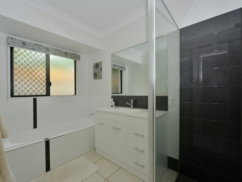 21 Springbrook Avenue, Redlynch QLD 4870