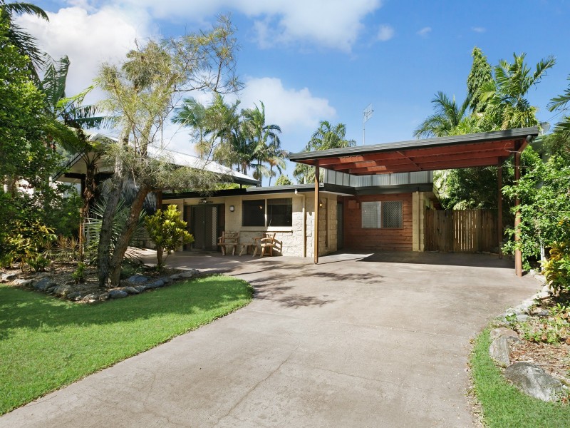 2 Valmadre Street, Caravonica QLD 4878