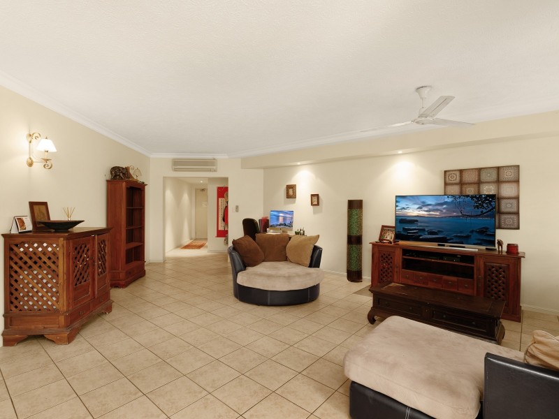 302/2-10 Greenslopes Street, Cairns North QLD 4870