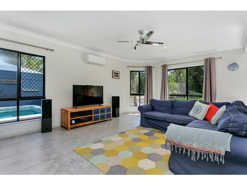 6 Devlex Court, Machans Beach QLD 4878