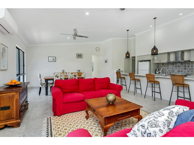 6 Devlex Court, Machans Beach QLD 4878