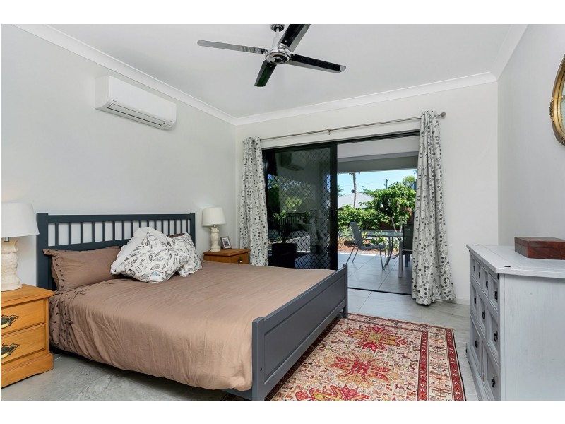 6 Devlex Court, Machans Beach QLD 4878