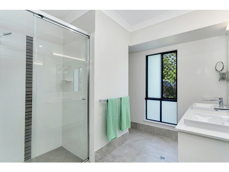 6 Devlex Court, Machans Beach QLD 4878