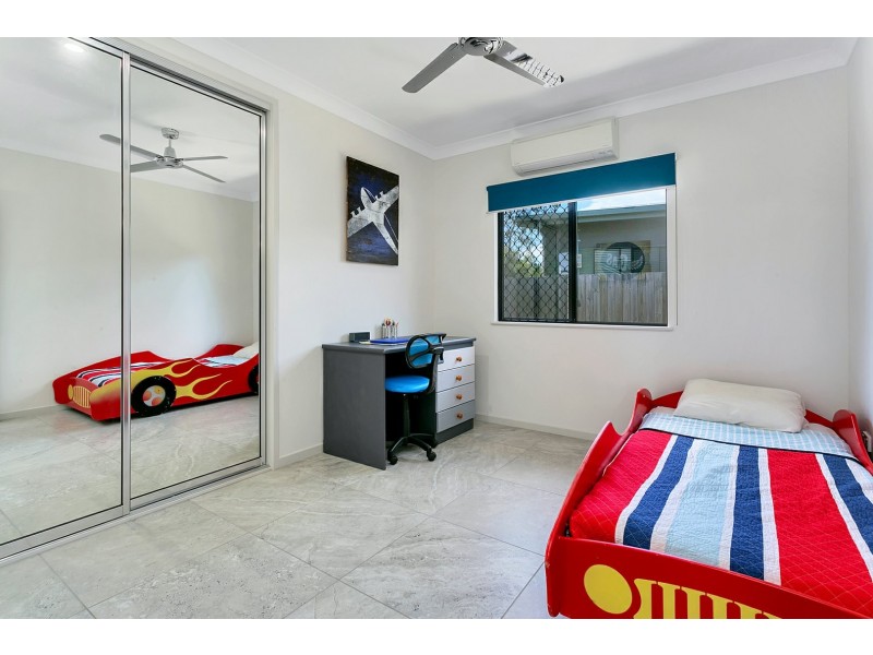 6 Devlex Court, Machans Beach QLD 4878