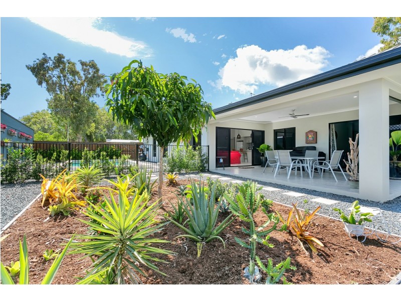 6 Devlex Court, Machans Beach QLD 4878