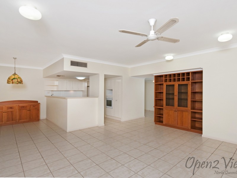 1/8-14 Munro Terrace, Mooroobool QLD 4870
