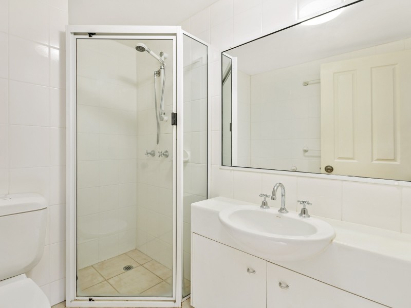 1/8-14 Munro Terrace, Mooroobool QLD 4870