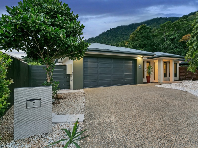 7 Demidenko Close, Redlynch QLD 4870