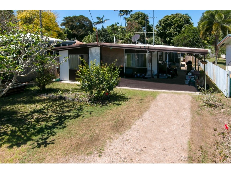 68 Christensen Street, Machans Beach QLD 4878