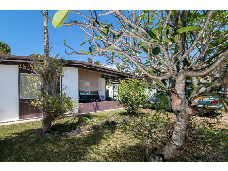 68 Christensen Street, Machans Beach QLD 4878
