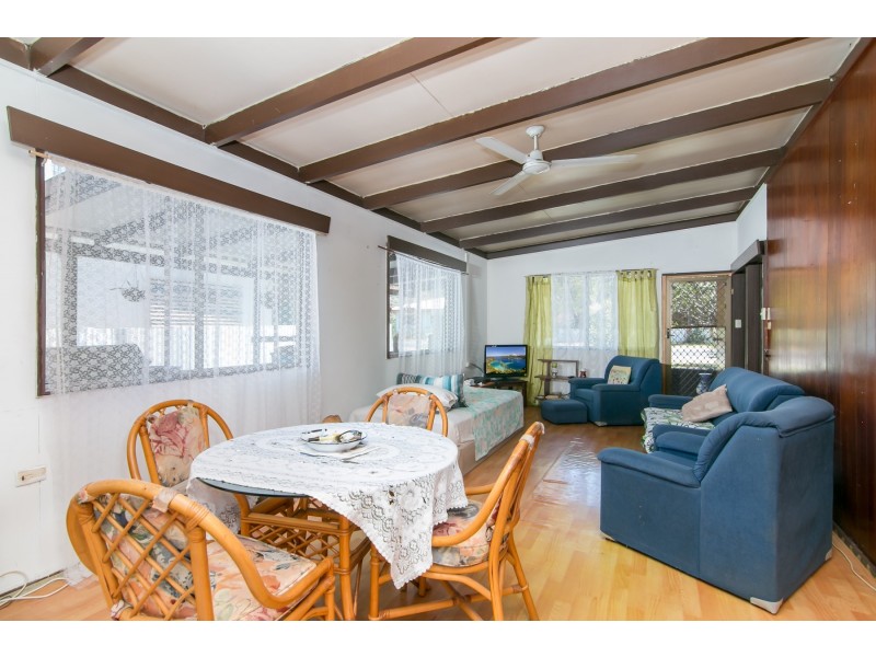 68 Christensen Street, Machans Beach QLD 4878