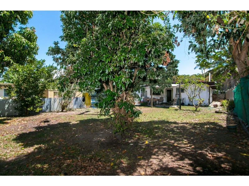 68 Christensen Street, Machans Beach QLD 4878