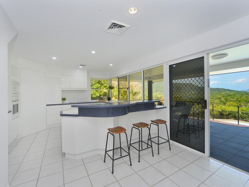 14 Panoramic Place, Whitfield QLD 4870