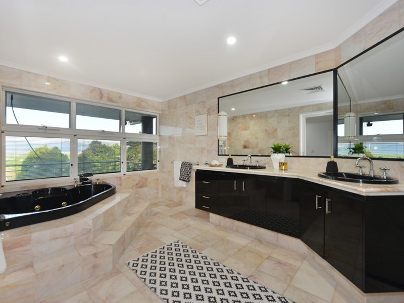 14 Panoramic Place, Whitfield QLD 4870