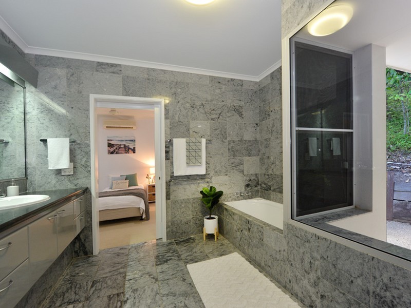 14 Panoramic Place, Whitfield QLD 4870