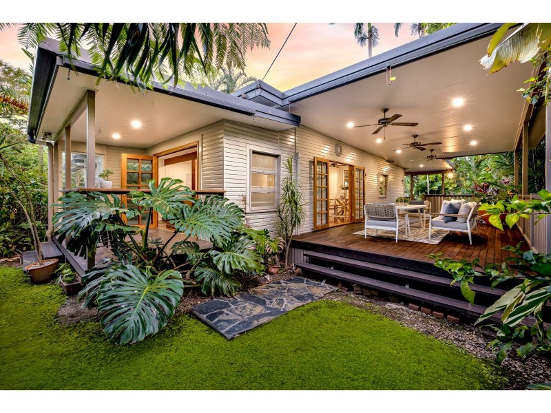 71 Hillview Crescent, Whitfield QLD 4870