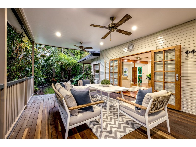 71 Hillview Crescent, Whitfield QLD 4870
