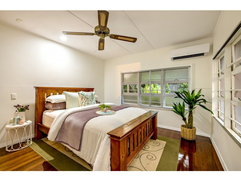 71 Hillview Crescent, Whitfield QLD 4870