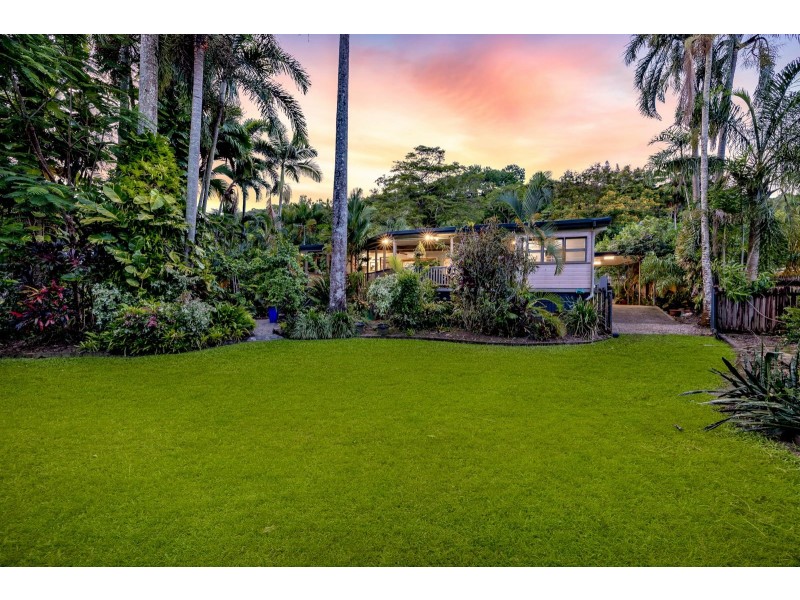71 Hillview Crescent, Whitfield QLD 4870