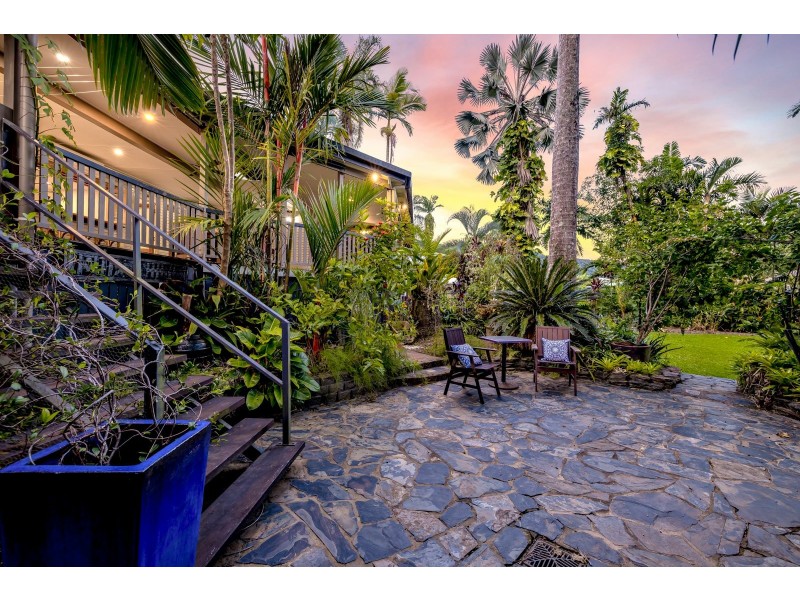 71 Hillview Crescent, Whitfield QLD 4870