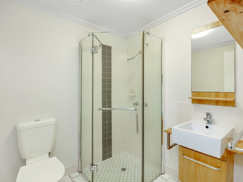 302/22 Ward Street, Mooroobool QLD 4870