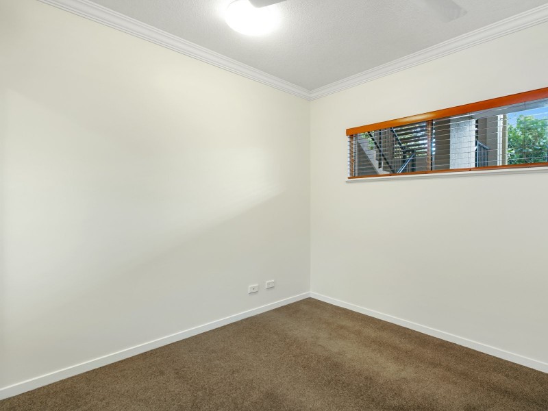 302/22 Ward Street, Mooroobool QLD 4870