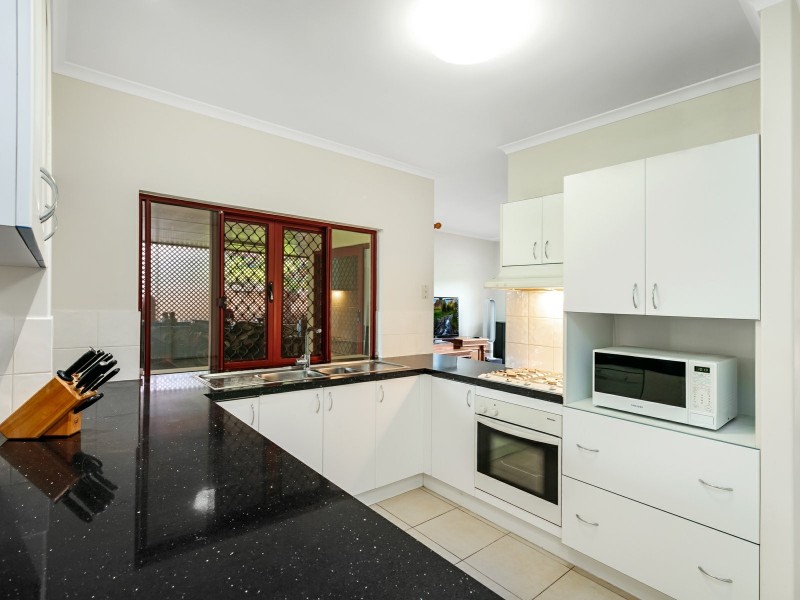 15 Meander Close, Brinsmead QLD 4870