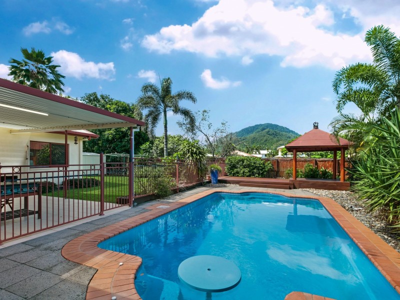 15 Meander Close, Brinsmead QLD 4870