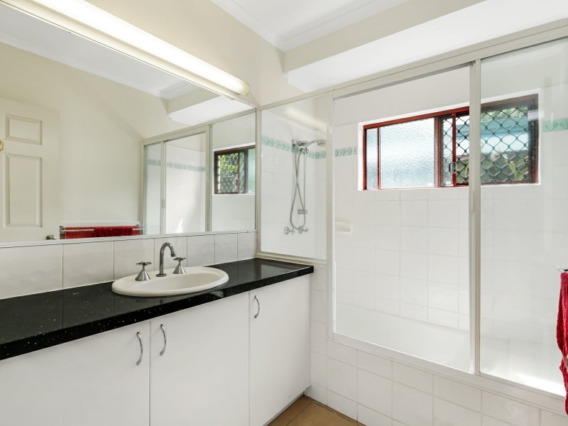 15 Meander Close, Brinsmead QLD 4870