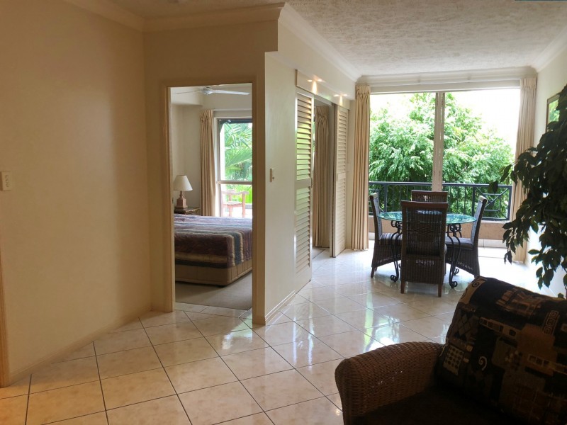 806/2 Greenslopes Street, Cairns North QLD 4870