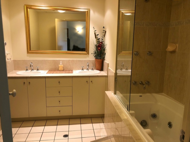 806/2 Greenslopes Street, Cairns North QLD 4870