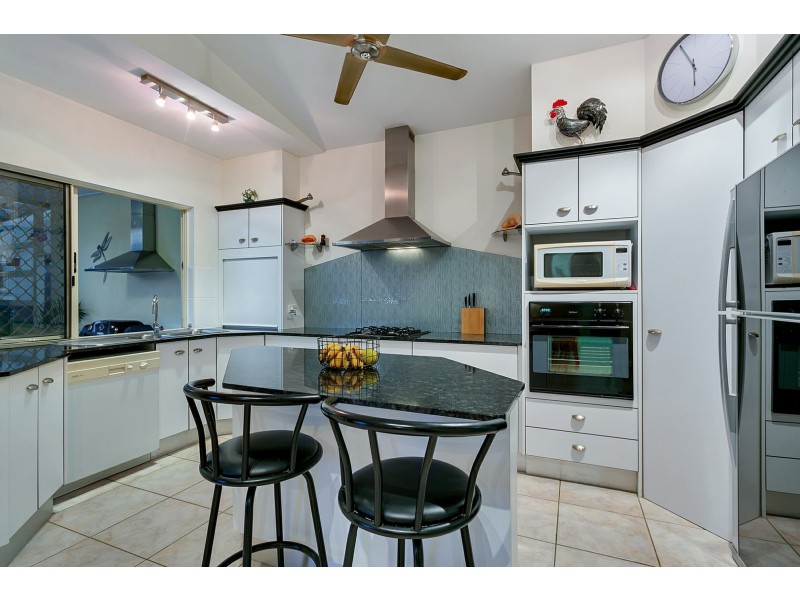 4 Aroona Street, Caravonica QLD 4878