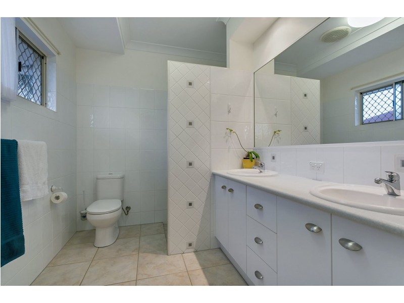 4 Aroona Street, Caravonica QLD 4878