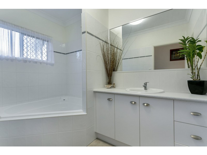 4 Aroona Street, Caravonica QLD 4878