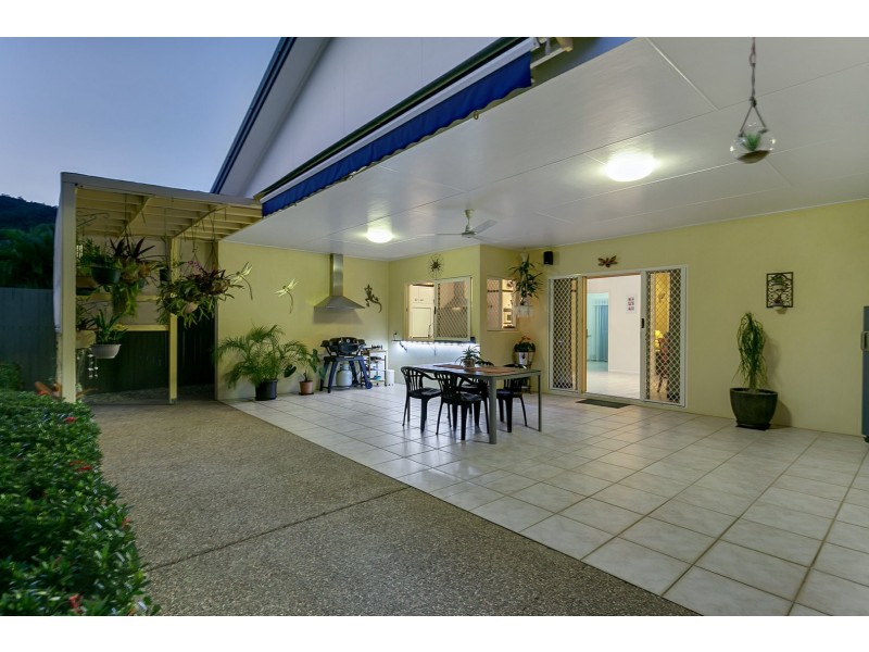 4 Aroona Street, Caravonica QLD 4878