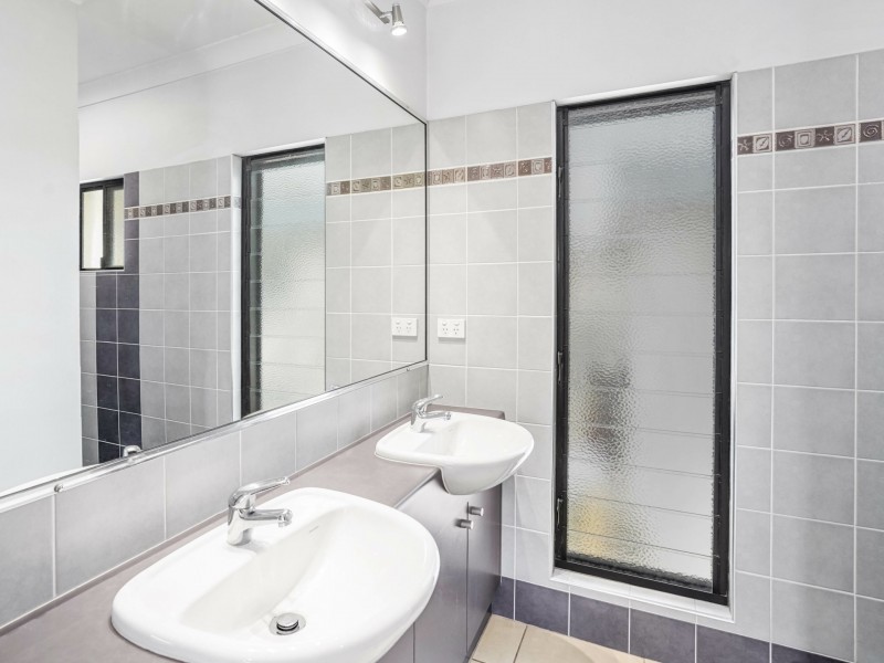 1/279 Lake Street, Cairns North QLD 4870