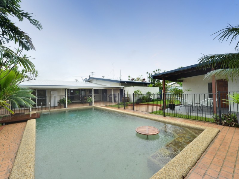 5 York Street, Whitfield QLD 4870