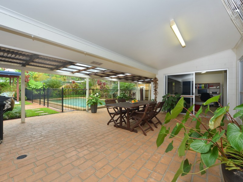 5 York Street, Whitfield QLD 4870