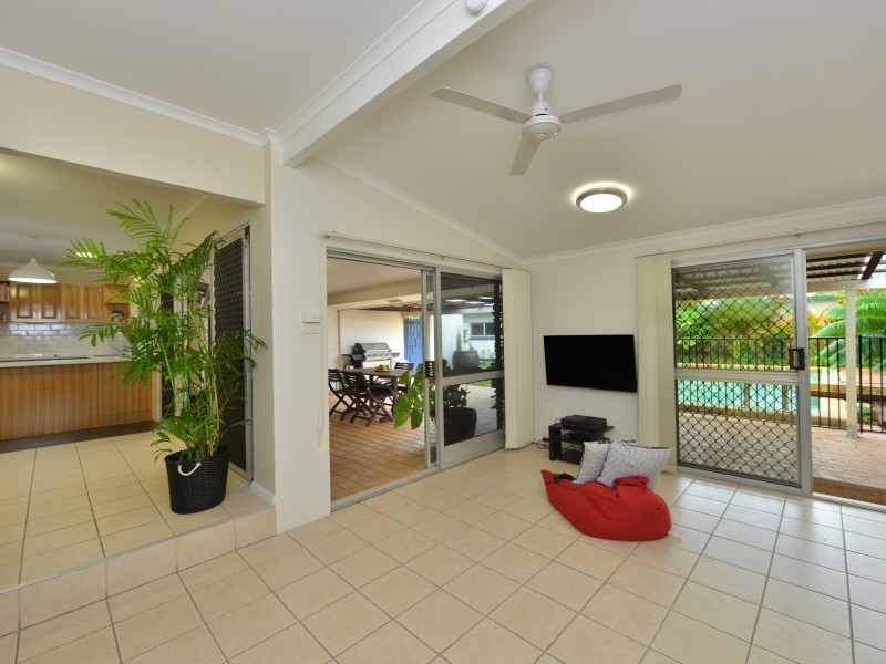 5 York Street, Whitfield QLD 4870