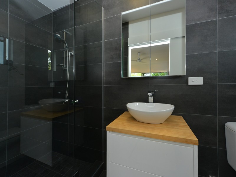 5 York Street, Whitfield QLD 4870