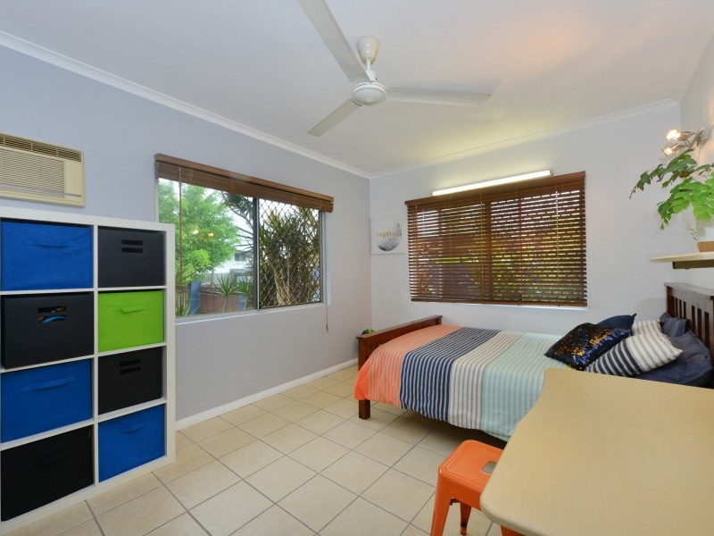 5 York Street, Whitfield QLD 4870