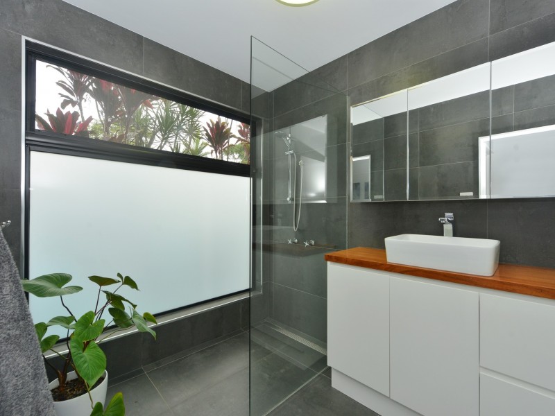 5 York Street, Whitfield QLD 4870