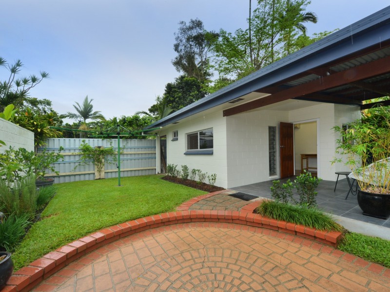 5 York Street, Whitfield QLD 4870