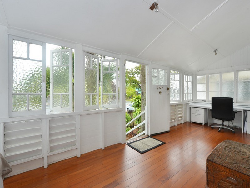 257 Mcleod Street, Cairns North QLD 4870