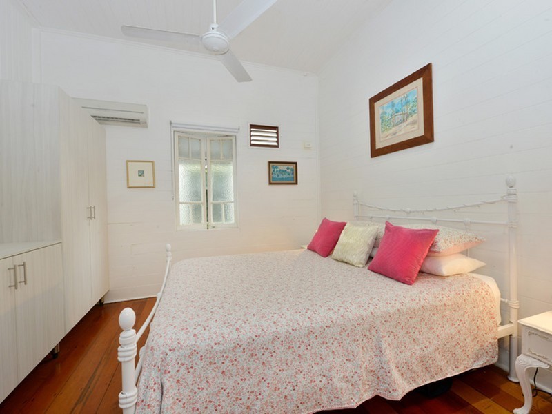 257 Mcleod Street, Cairns North QLD 4870