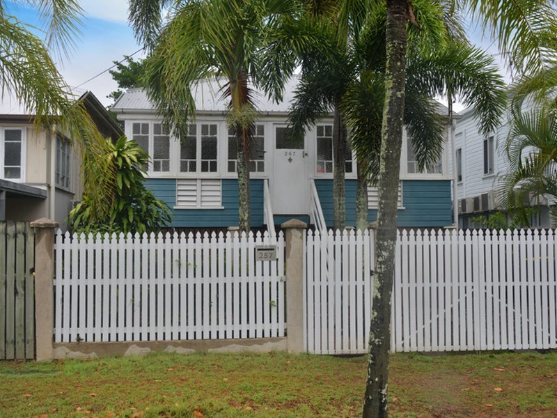 257 Mcleod Street, Cairns North QLD 4870