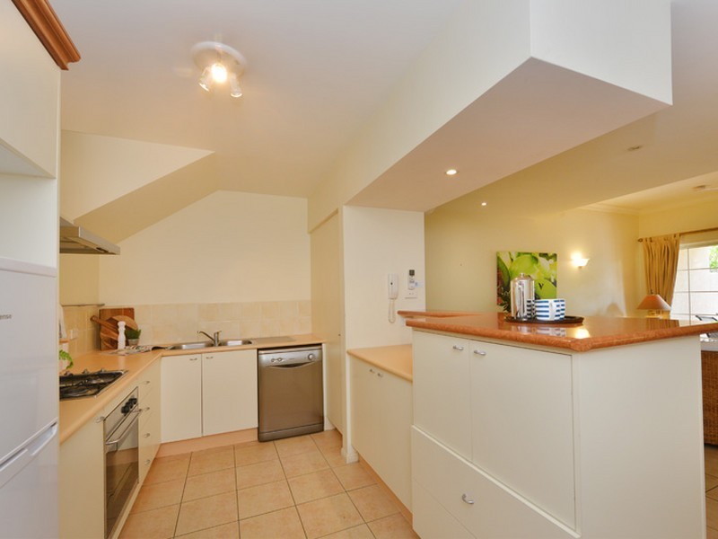 106/2 Greenslopes Street, Cairns North QLD 4870