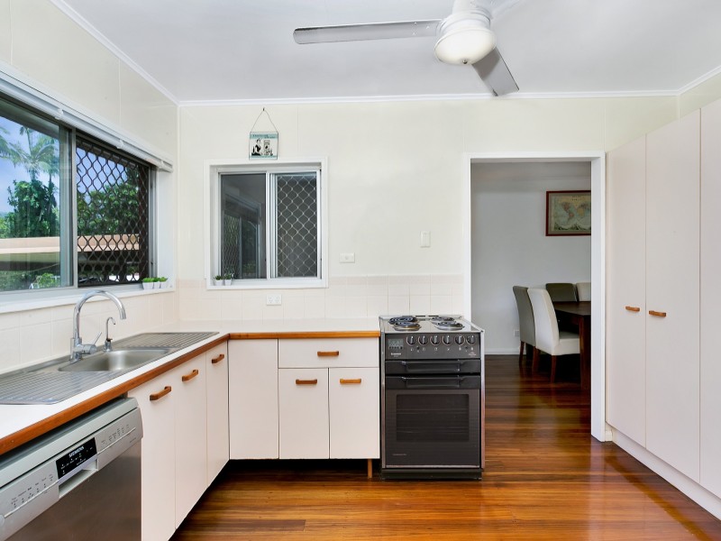 17 Oxley Street, Edge Hill QLD 4870