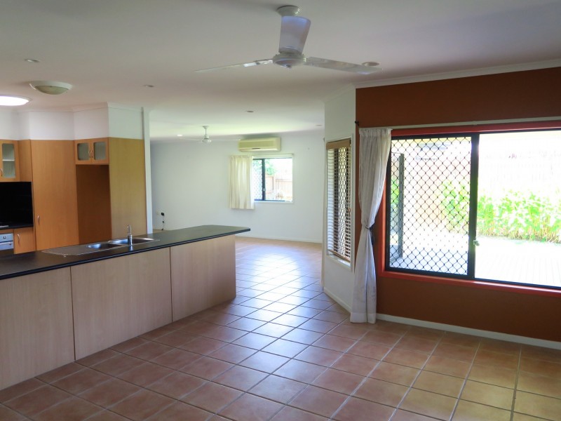 17 St Albans Close, Brinsmead QLD 4870