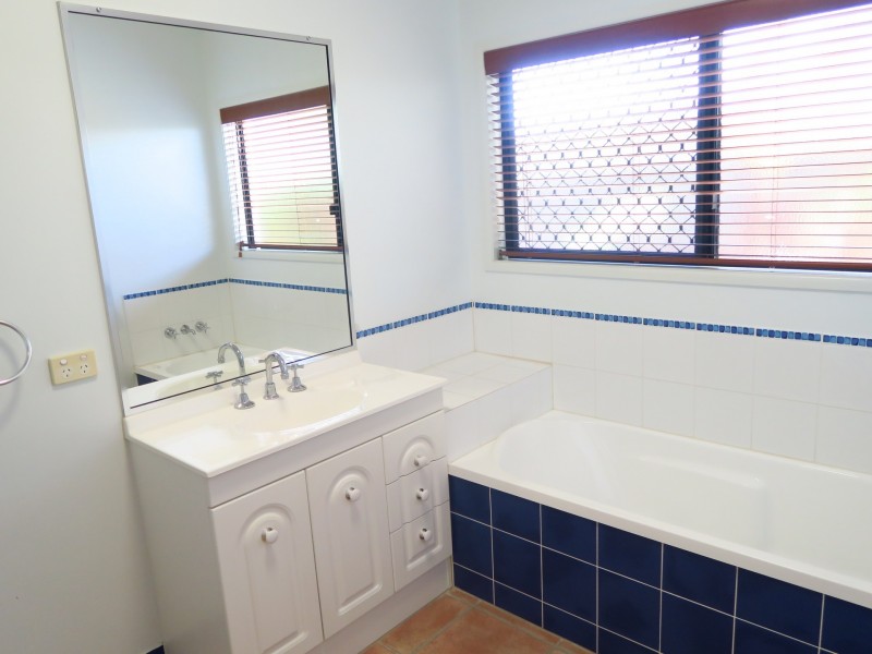 17 St Albans Close, Brinsmead QLD 4870